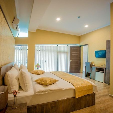 Hotel Comfort Tbiliszi Kültér fotó