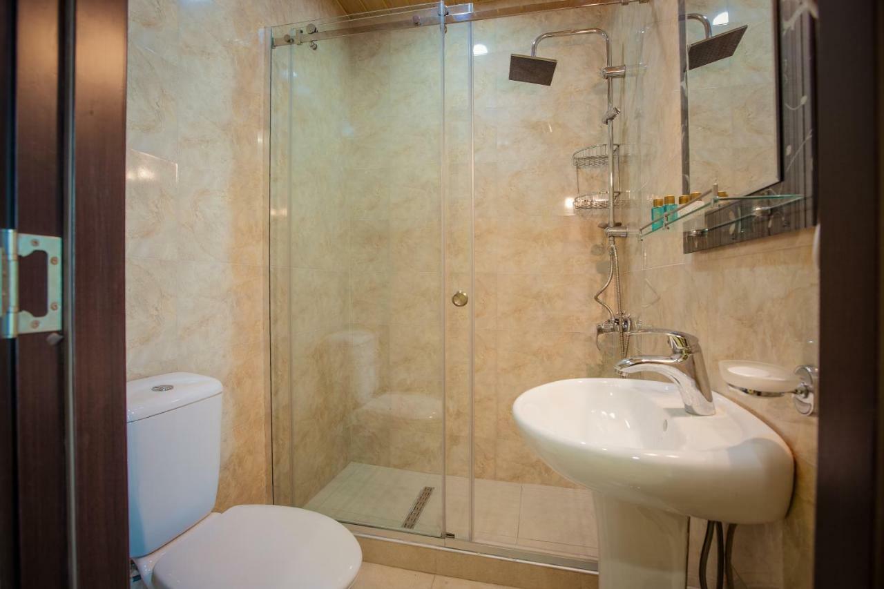 Hotel Comfort Tbiliszi Kültér fotó