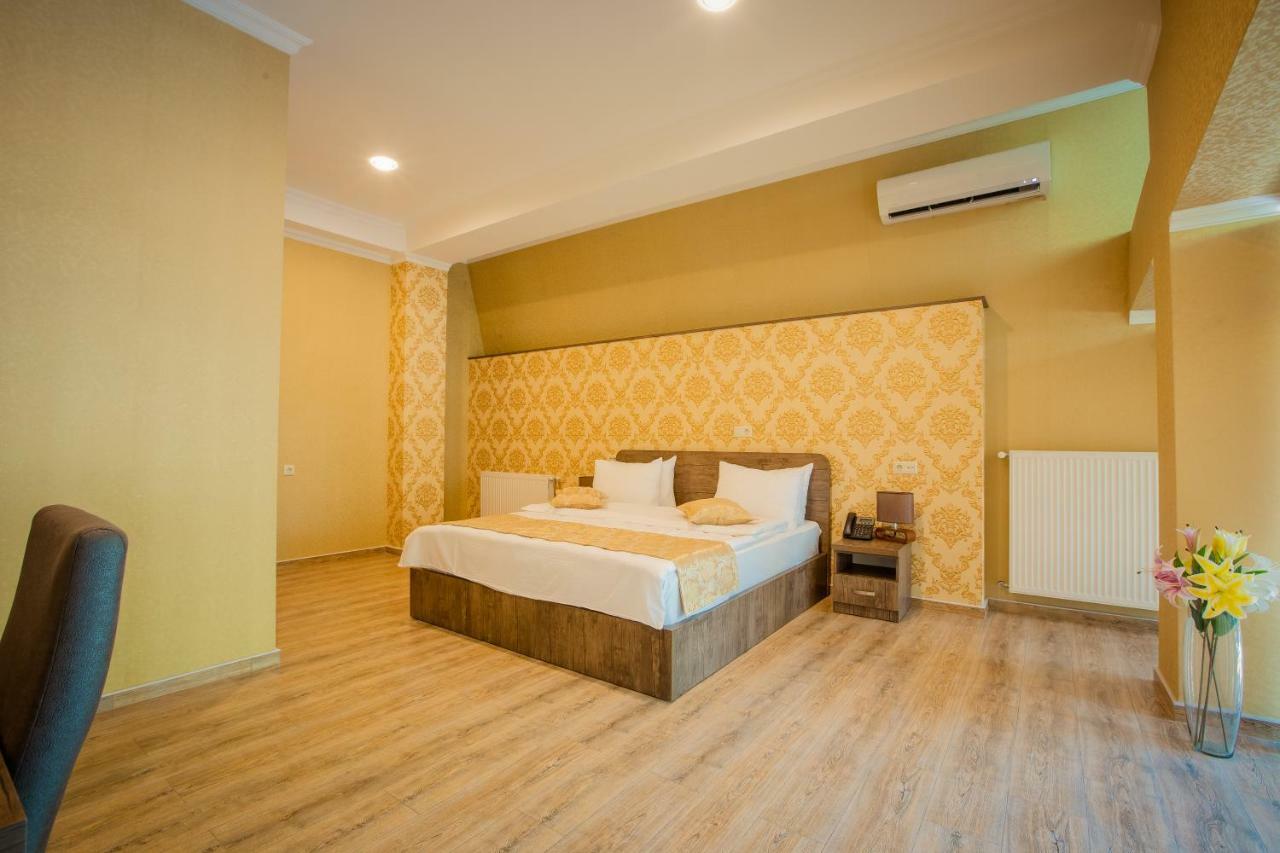 Hotel Comfort Tbiliszi Kültér fotó