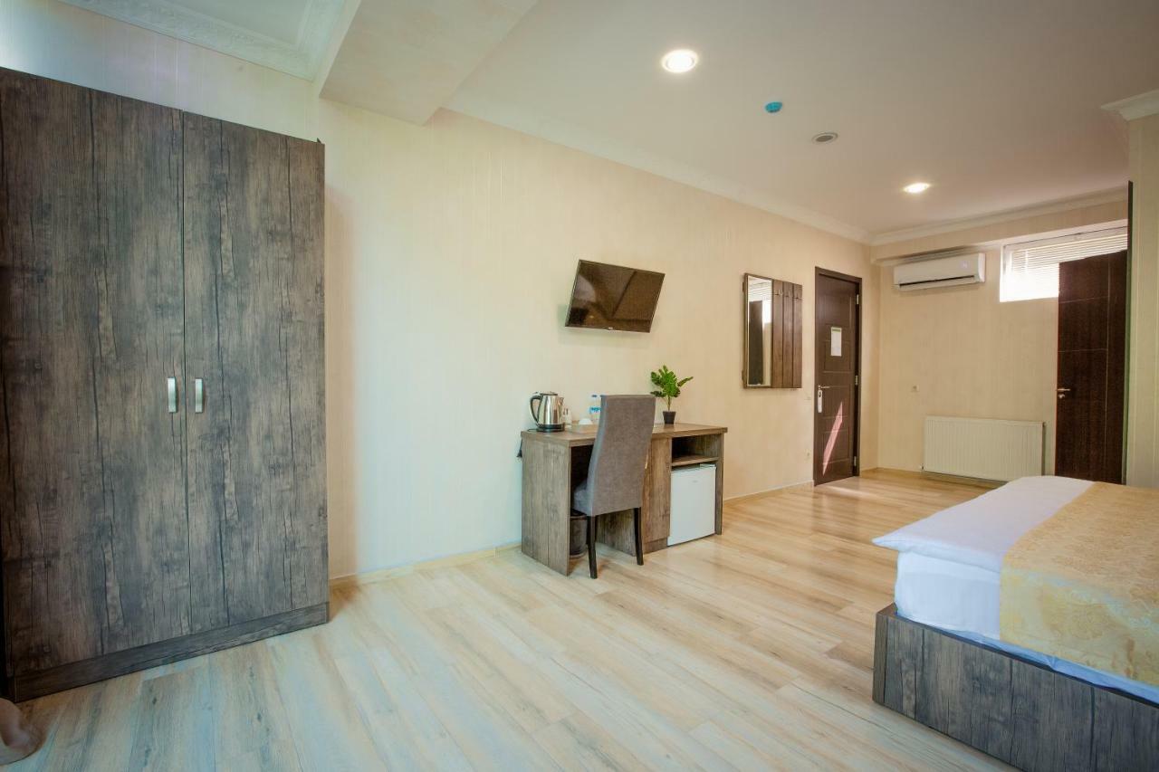 Hotel Comfort Tbiliszi Kültér fotó