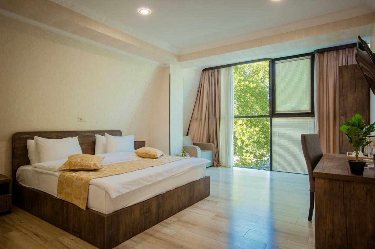Hotel Comfort Tbiliszi Kültér fotó
