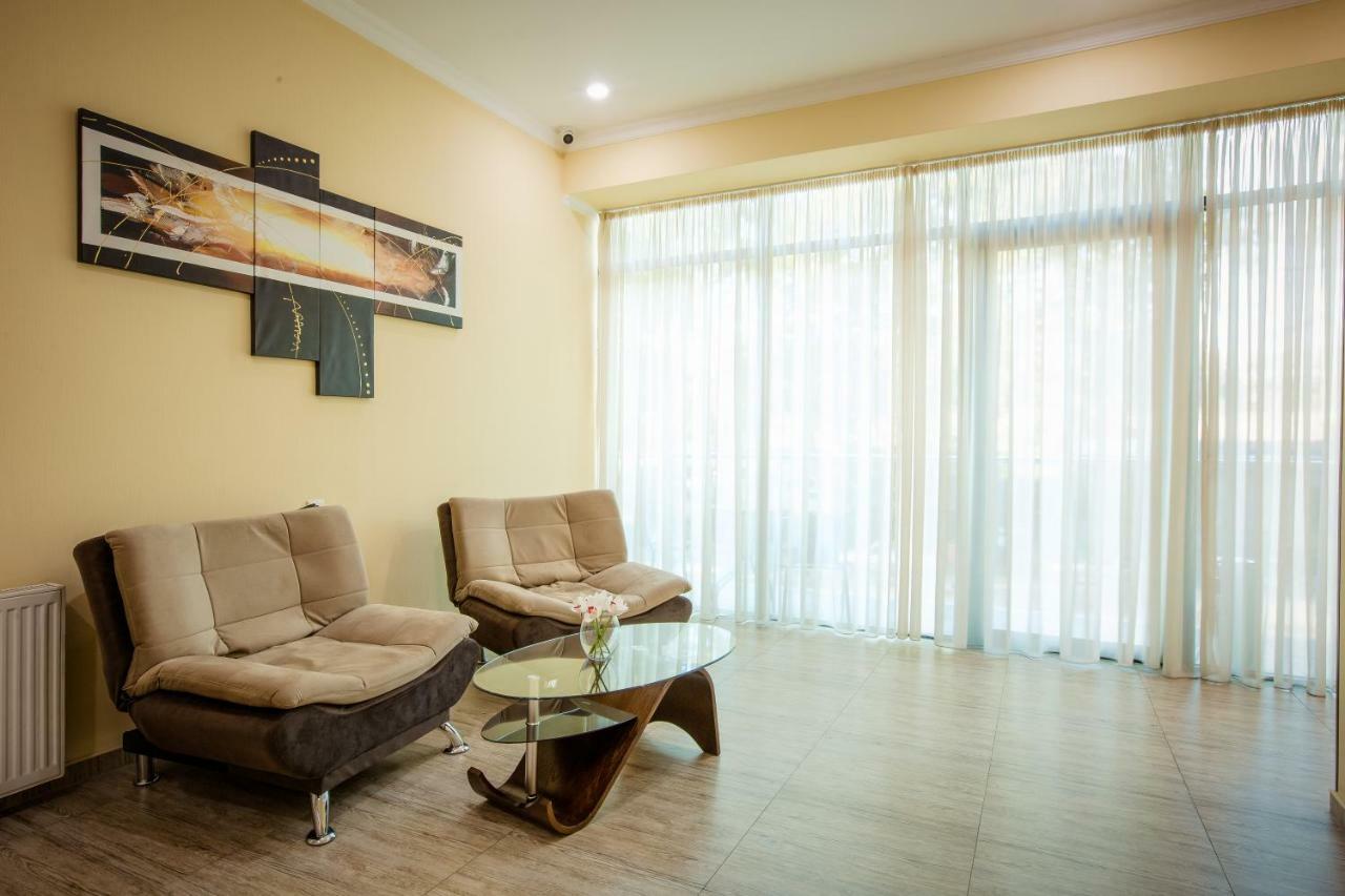 Hotel Comfort Tbiliszi Kültér fotó