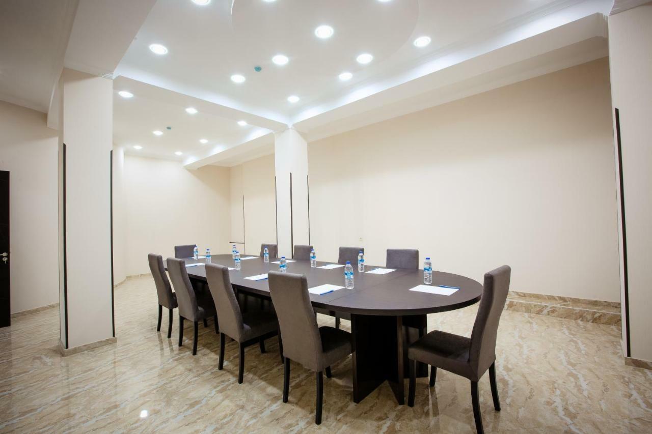 Hotel Comfort Tbiliszi Kültér fotó