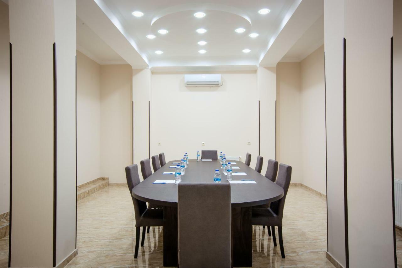 Hotel Comfort Tbiliszi Kültér fotó